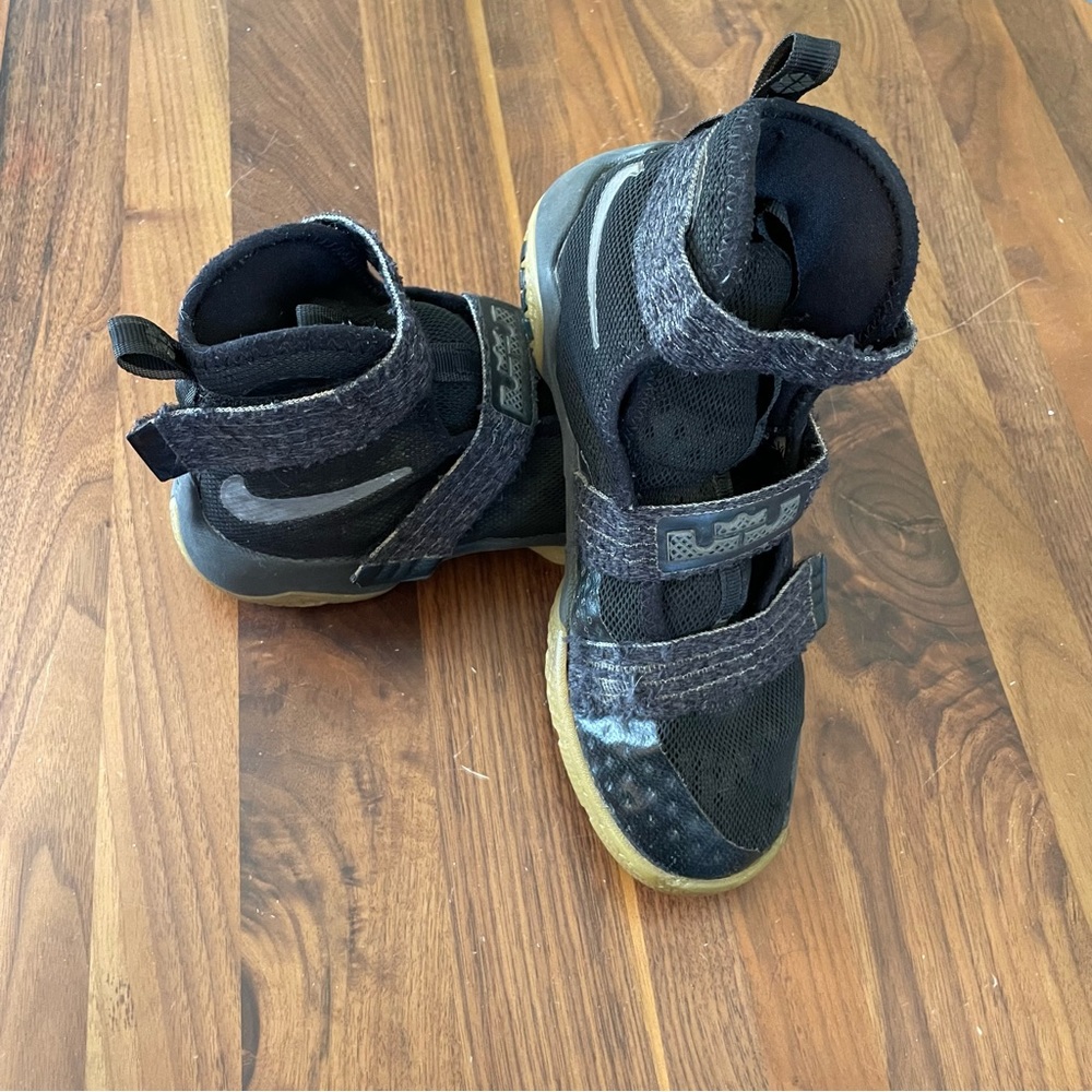 Nike LeBron Soldier 10 PS ‘Black Gum’ kids basketball shoes size 3Y